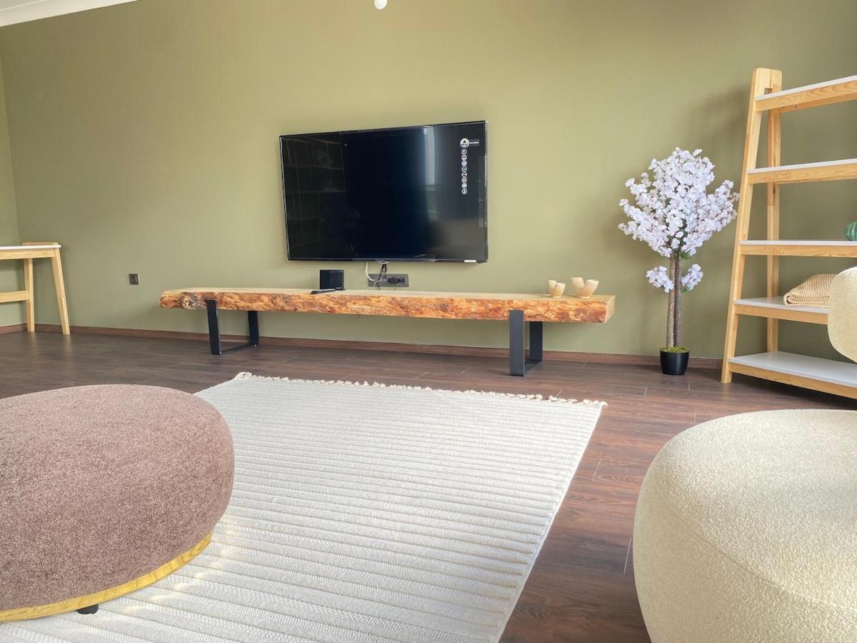 1006 135 Sqm Close To Consulates *